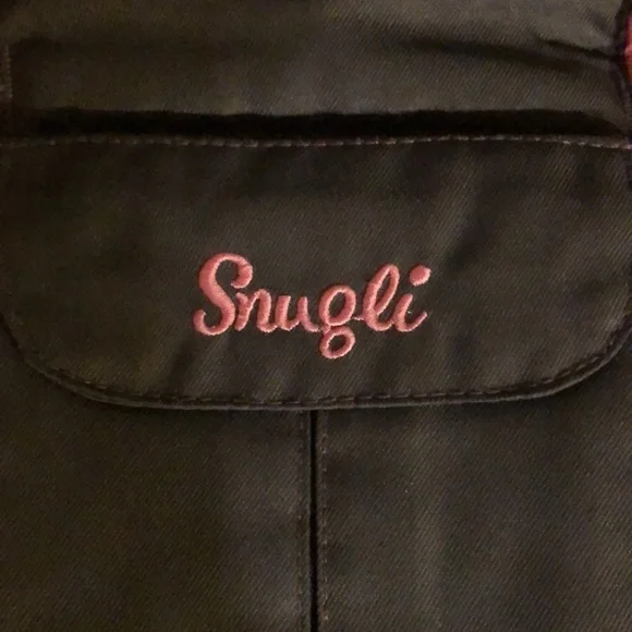 Snuggling Baby carrier - Picture 3 of 6